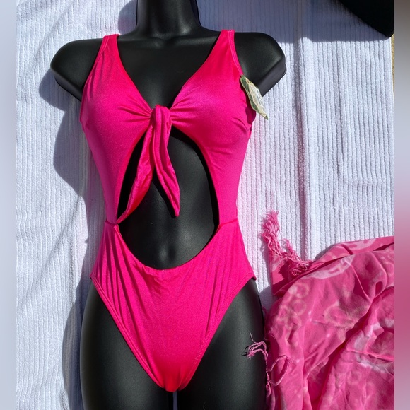 One piece Monokini Swimsuit/Bathingsuit-NEW - Picture 6 of 9